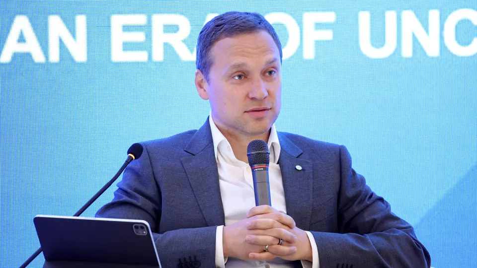 Зампред правления Сбербанка отметил, что люди выводят деньги из банков и не возвращают их в систему — это связано с ростом налоговой нагрузки, усилением контроля и техническими проблемами. Банк предупреждает об ускорении роста наличности при дальнейшем повышении налогов.