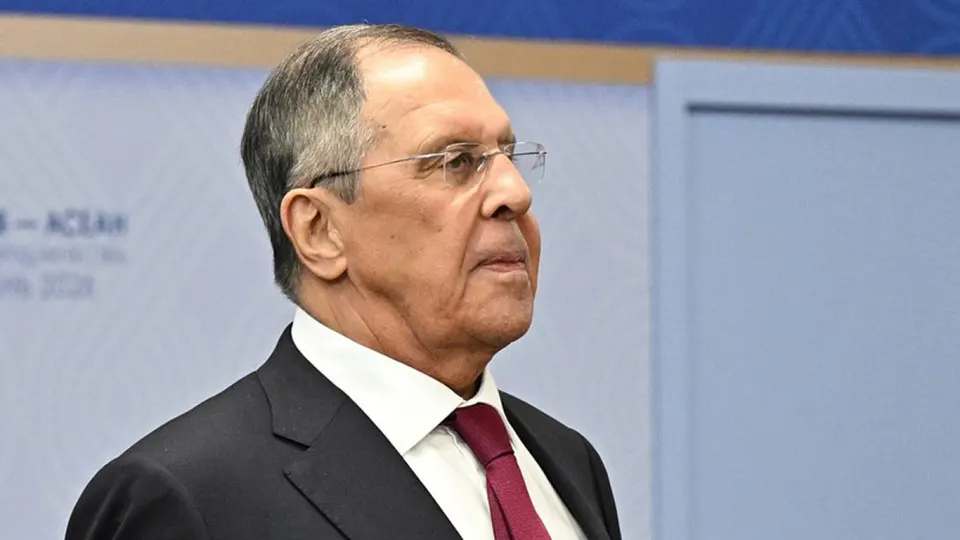 После самой масштабной ночной атаки беспилотников на Москву российские власти пообещали регулярные массированные удары по целям, влияющим на боеспособность ВСУ. Ночью в Подмосковье и столице произошли пожары, на некоторых территориях зафиксировали «нефтяной дождь», приостанавливалась работа аэропортов.