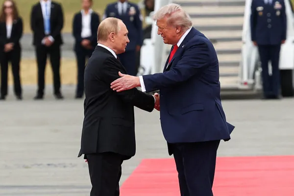 Президент заявил о готовности обсуждать с Киевом варианты, выработанные во время стамбульских переговоров 2022 года, и напомнил о предыдущих требованиях Москвы относительно формата переговоров.