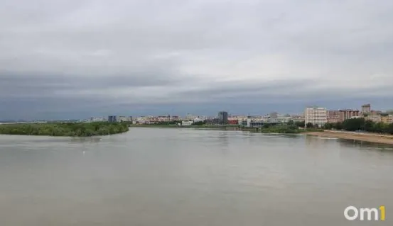 Ночью компания друзей пришла купаться на берег Иртыша — один из молодых людей не справился с течением, сейчас проводятся поиски тела.