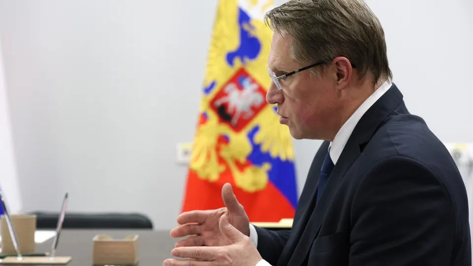 Министр здравоохранения заявил, что большинство ординаторов пройдут подготовку по целевым контрактам; приём в медобразование вырос с 2020 года, а для выпускников введена обязательная отработка до трёх лет.