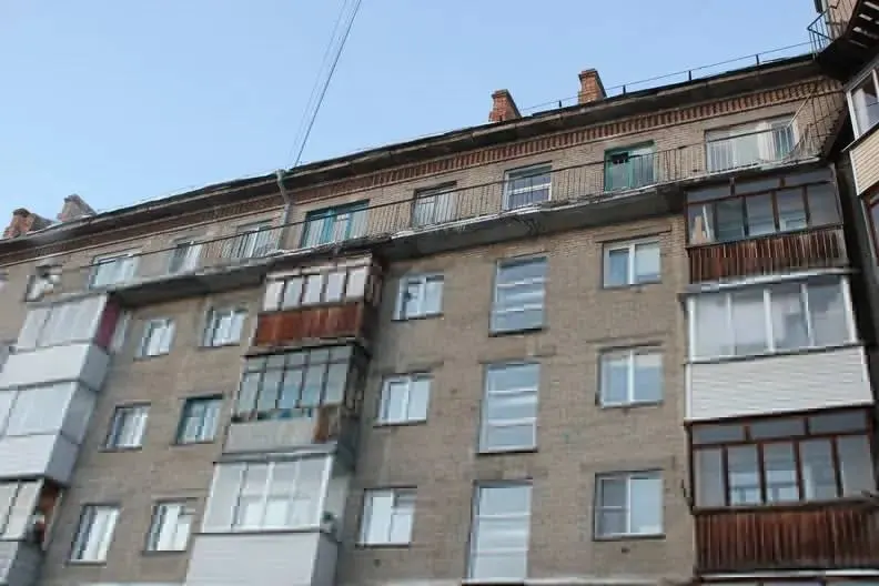 Ребёнок упал из окна на улице Молодогвардейской, он госпитализирован; полиция проверяет обстоятельства случившегося.