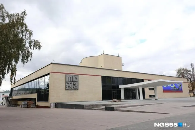 На завершение ремонта Театра юного зрителя направили ещё 82 млн рублей, сроки работ сдвинули с августа/сентября на конец года. Ремонт идёт с 2021 года, подрядчик завершает работы по основным инженерным системам.