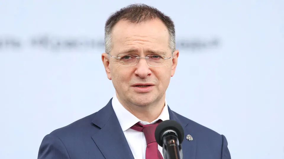 Владимир Мединский заявил о необходимости контроля на всех этапах кинопроизводства и поддержке цензуры, чтобы не допускать «барахло» из госфондов. Планируется усиление фильтрации контента и создание экспертных механизмов для оценки исторических материалов.