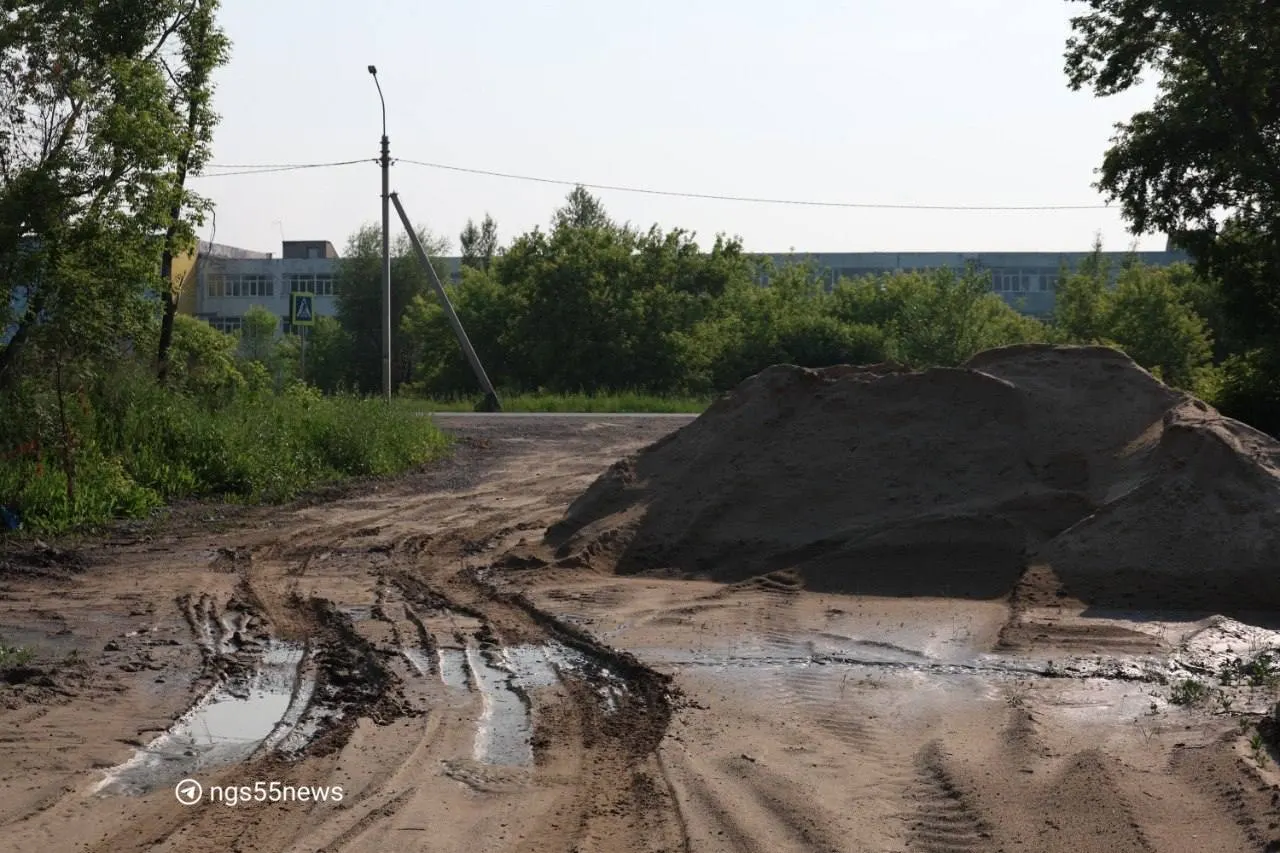 В Надеждинском поселении продолжаются отделочные работы и благоустройство вокруг нового крематория. Ожидаемый запуск — 2026 год; точную дату пока не называют.