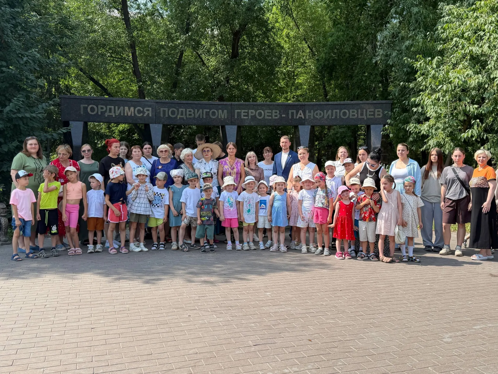 22 июня жители Омска собрались в сквере Панфилова, чтобы почтить память погибших в годы Великой Отечественной войны.