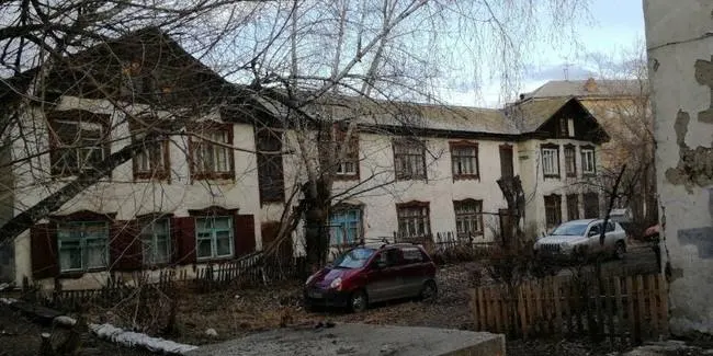 Мэр подписал постановление о комплексном развитии территории у набережной Тухачевского: на участке 0,35 га планируют возвести не менее 3,9 тыс. м² жилья, под снос пойдут два двухэтажных дома на улице Октябрьской.