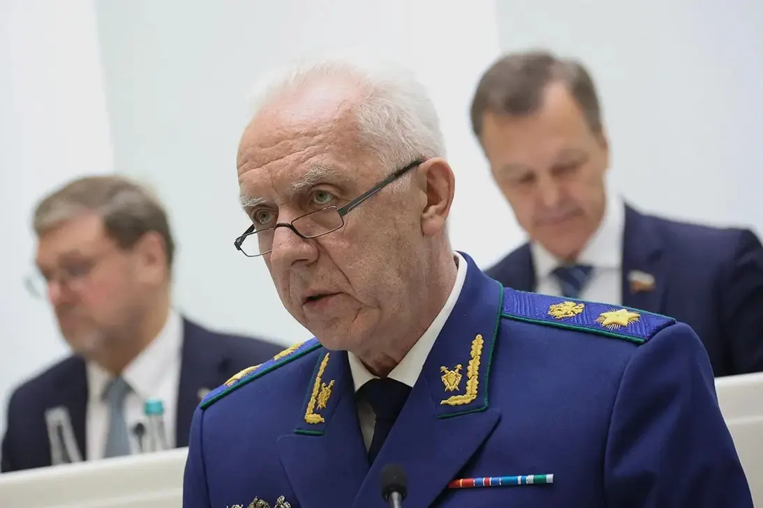 Совет ЕС 15 июня включил в санкционный список 15 человек и одну организацию, связывая их с преследованием и убийством Алексея Навального. Под санкции попали чиновники правоохранительных органов, судьи и компания NtechLab; меры предполагают заморозку активов в ЕС и запрет на экономические связи.