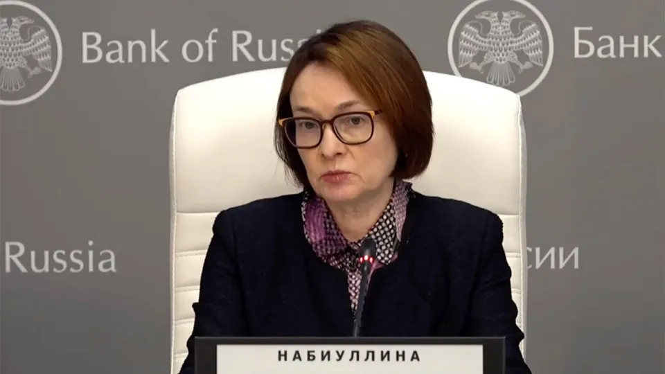Глава Центробанка рассказала, что пропала из публичного поля из‑за простуды и временной потери голоса. Между тем обсуждения её будущего и возможной замены в руководстве ЦБ продолжаются.