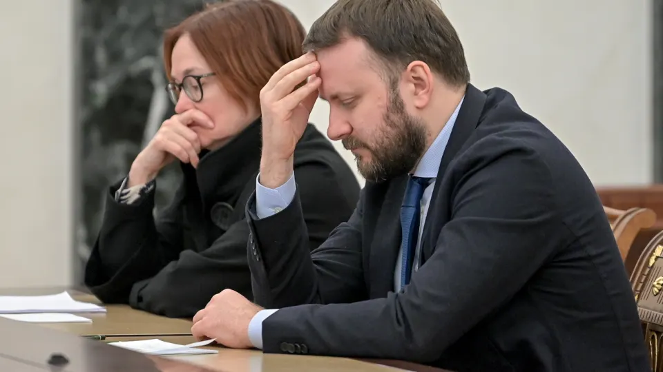 Власти обсуждают варианты преемника главы Банка России и возможное перераспределение полномочий регулятора на фоне слухов об уходе Эльвиры Набиуллиной; рассматриваются варианты смены фокуса Центробанка и раздела его функций между государственными институтами.
