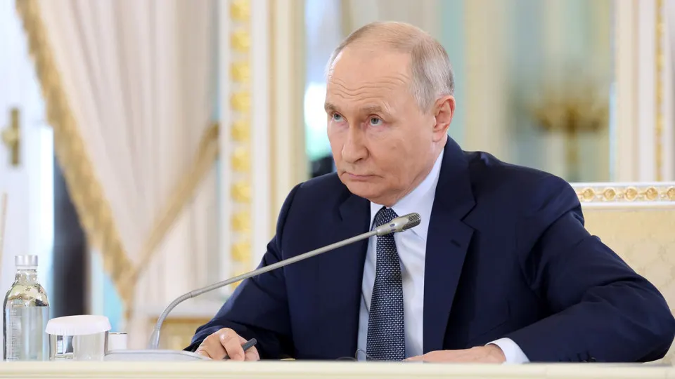 Президент сообщил о больших территориальных приобретениях, но независимые оценки фиксируют сокращение зон под контролем российских сил и продолжающиеся потери.