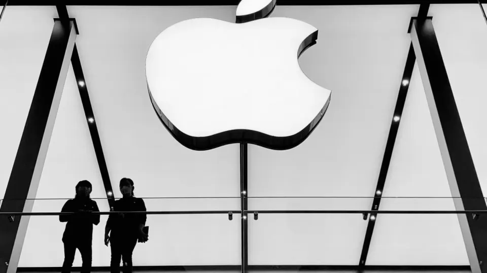 Apple сняла с распространения ключевые приложения холдинга VK в App Store, объяснив это соблюдением санкций. Власти назвали решение политически мотивированным, акции компании упали до исторического минимума.