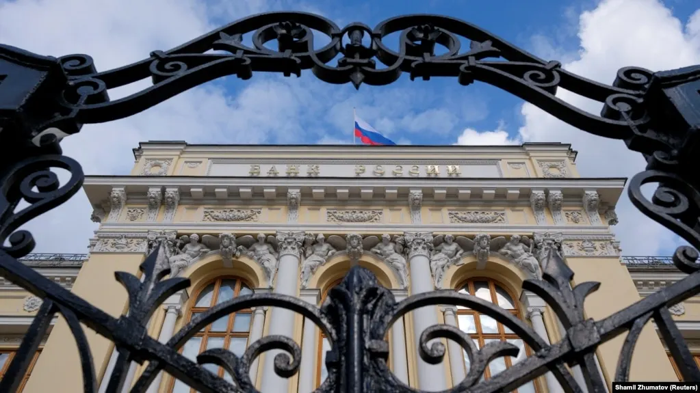 Банк России снизил оценку роста экономики в 2026 году до 0–1% и повысил прогноз инфляции до 6–7%. Центробанк также пересмотрел прогнозы по бюджету, нефти и внешней торговле.