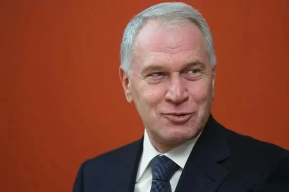 Указ опубликован: награду объяснили вкладом в социальные проекты, сохранение культурно‑исторических ценностей и благотворительную деятельность.
