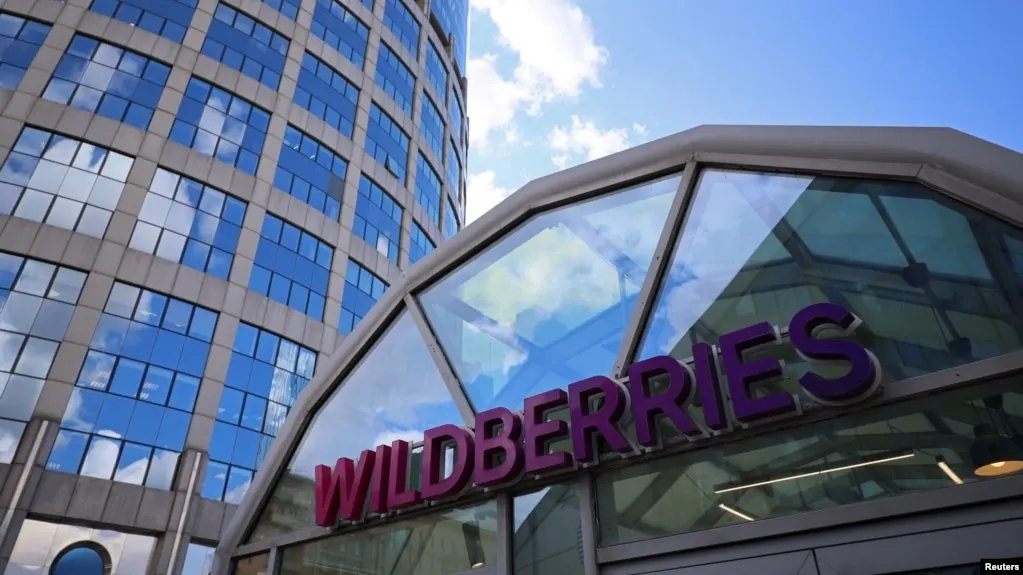Ночью атакованы логистические центры Wildberries в Пензенской области и Удмуртии: один пострадавший, около 200 эвакуированных. Минобороны сообщило о сотнях сбитых беспилотников в ряде регионов.