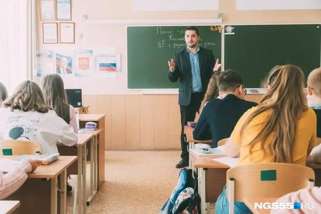 За год количество педагогов до 35 лет в муниципальных школах региона уменьшилось с 3 621 до 3 528, их доля среди всех учителей опустилась до 23,15%.