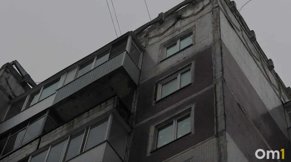 Четыре многоквартирных дома в разных округах Омска признаны аварийными. Постройки датируются 1955–1964 годами, один из домов недавно проходил капитальный ремонт подъездов.