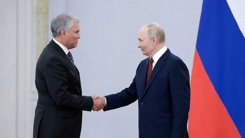 Во время церемонии в Кремле спикер Госдумы выразил благодарность президенту, подчеркнув успехи в формировании конкурентной партийной системы и высокой законотворческой активности нынешнего созыва.