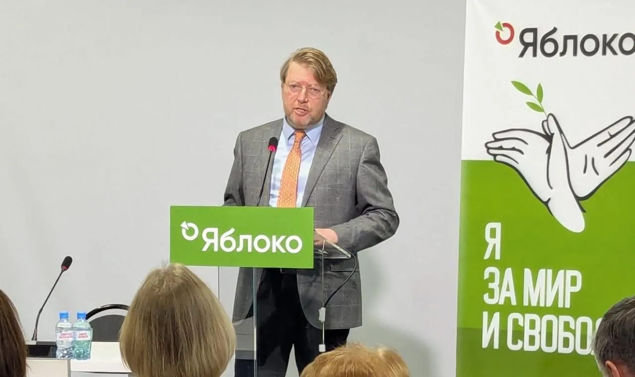 Верховный суд оставил в силе решение о штрафе Николаю Рыбакову по статье о демонстрации «экстремистской символики». Партия намерена обжаловать постановление в Конституционном суде.