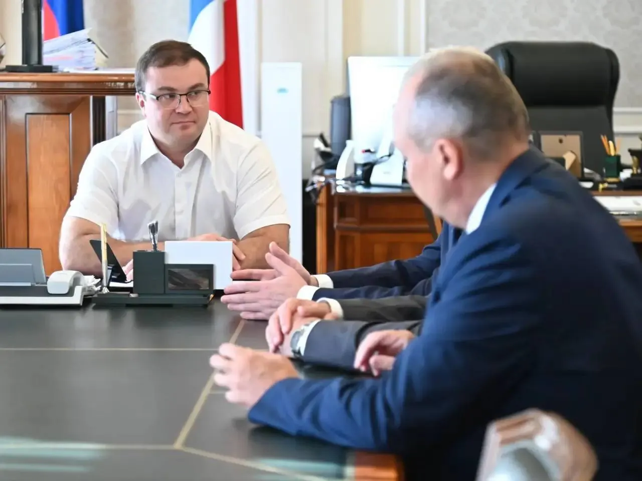 Андрей Домников назначен руководителем омского Пограничного управления ФСБ по распоряжению президента; губернатор Виталий Хоценко поблагодарил уходящего Сергея Махорина.