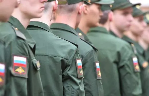 Правительство поддержало законопроект, позволяющий направлять призывников на службу в пожарные отряды МЧС для тушения пожаров и проведения аварийно‑спасательных работ в населённых пунктах.