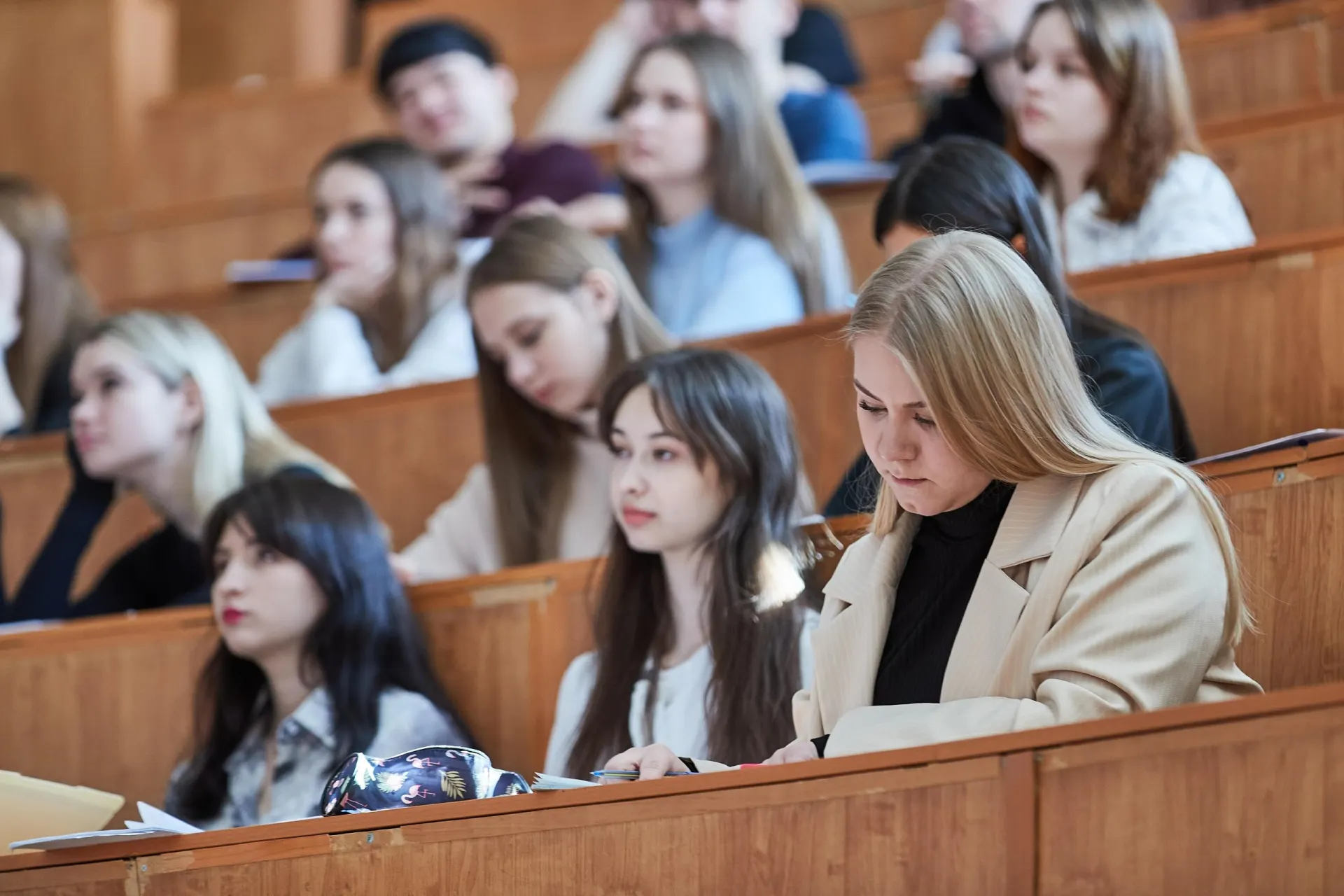 Министерство образования пересмотрело порядок целевого обучения в вузах: вместо штрафов вводится компенсация затрат, а нарушения условий договора могут привести к немедленному отчислению.