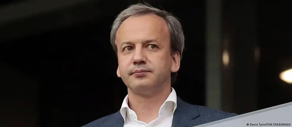 Аркадий Дворкович заявил, что будет оспаривать в суде своё включение в санкционный список ЕС и до решения суда добровольно сложит полномочия главы Международной шахматной федерации.