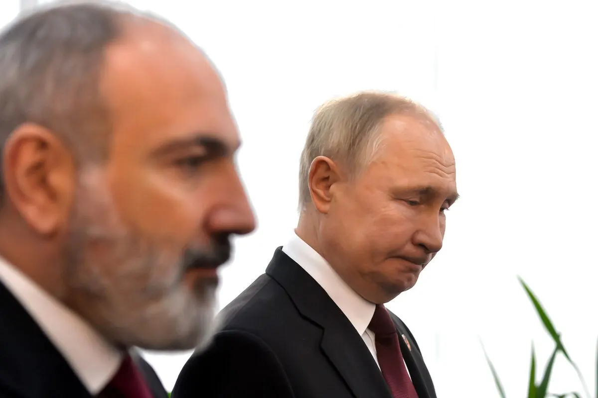 По данным статистики, за январь–май 2026 года товарооборот между странами составил $2,196 млрд — на 21,5% меньше по сравнению с прошлым годом. Доля России в торговле сократилась до 28%. Падение связывают с ухудшением двусторонних отношений и ограничениями на импорт армянских продуктов.
