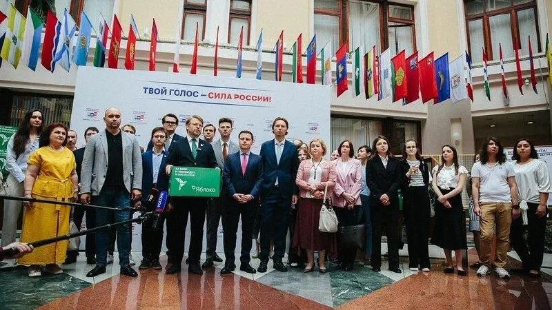 Центральная избирательная комиссия обнаружила технические ошибки в документах партии «Яблоко» для выдвижения кандидатов. Партии дали срок до 8 июля на исправления; решение по допуску рассмотрят 10 июля.