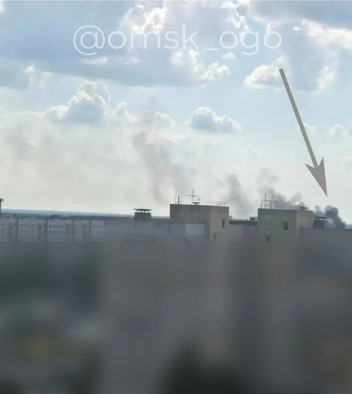 Жители районов Старой и Новой Московки сообщили о трёх взрывах и густом чёрном дыме рядом с военным объектом; детали уточняются.