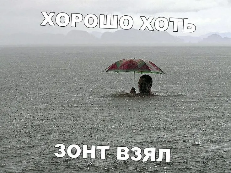 Сегодня ожидаются шквалистый ветер, сильные ливни, грозы и возможный град. Спасатели просят оставаться дома и быть внимательными на дорогах; в экстренных случаях звоните 101.
