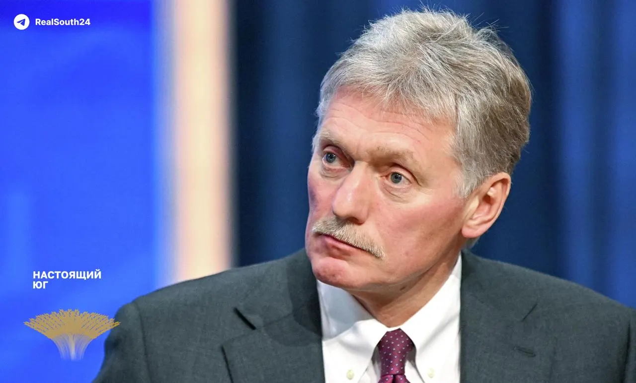 Пресс‑секретарь президента заявил, что специальная операция в Украине переросла в «настоящую войну», обвинив западные страны в прямом участии и назвав удары по гражданским и энергетическим объектам террористическими; он также предупредил о риске распада Украины.