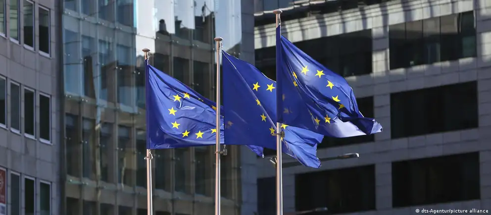 Страны Евросоюза согласовали 21-й пакет санкций из‑за войны в Украине. Документ должен окончательно утвердить Совет ЕС — согласование затянулось из‑за разногласий между странами.