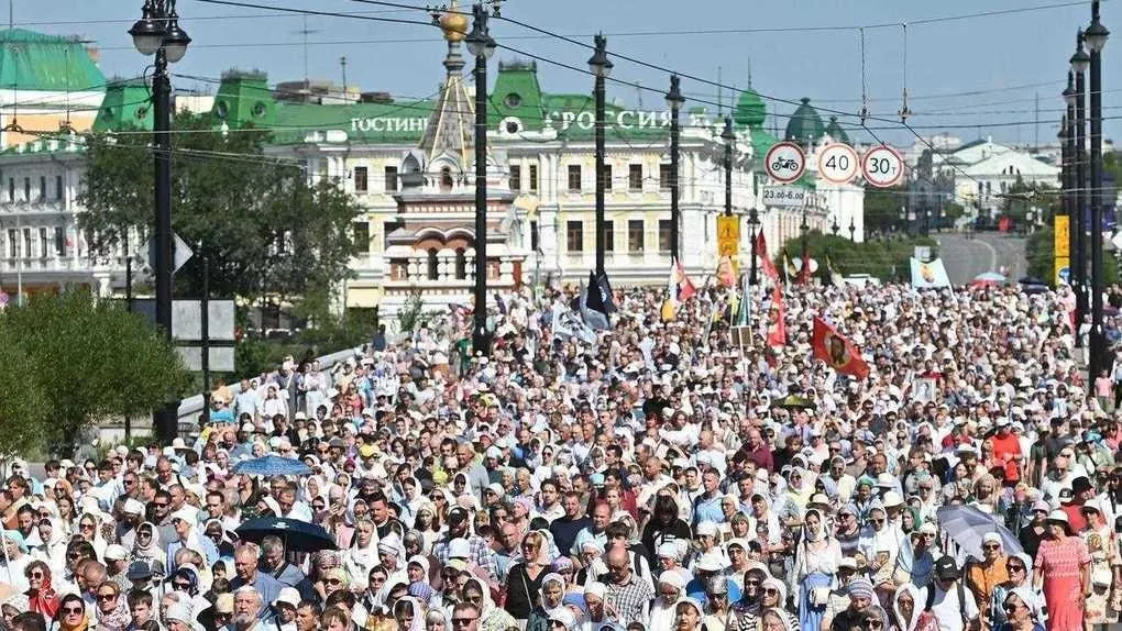 В Омске прошёл крестный ход с Абалакской иконой Божией Матери — святыню привезли из Тобольска. У Свято-Никольского Казачьего собора для горожан устроили праздничную программу с концертами, мастер‑классами и ярмаркой.