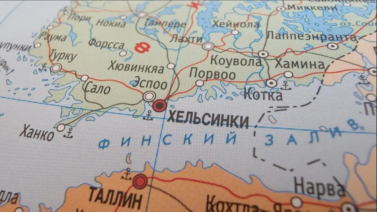 С 1 июля Россия увеличила железнодорожные пошлины на поставки в Финляндию в восемь раз. Изменение делает импорт удобрений убыточным и может привести к остановке поставок в ближайшие недели, что ударит по сельскому хозяйству Финляндии.