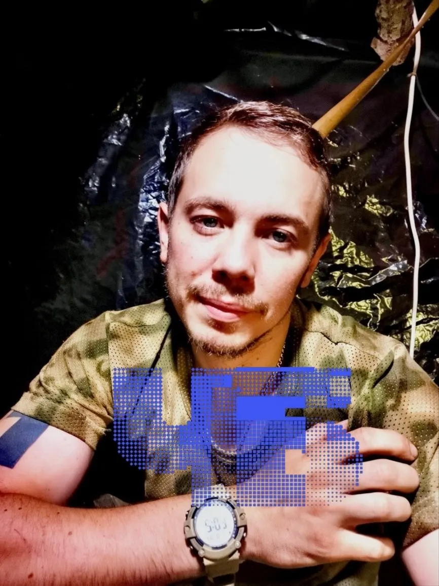 Отец погибшего моряка обвиняет военные ведомства и чиновников: сына тайно похоронили в Балтийске (Калининградская обл.), а право распоряжаться телом и выплатами формально отдали «жене», лишив родителей возможности проститься.