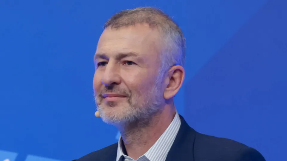 Миллиардер Андрей Мельниченко согласился перевести 32 млрд рублей в пользу образовательного центра «Сириус», после чего Генпрокуратура отозвала иск о передаче его энергетической компании СИБЭКО в государственную собственность. Сумма близка к цене покупки компании в 2018 году.
