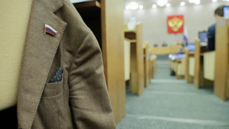 Правительство поддержало инициативу об устранении наказаний для региональных парламентариев за отсутствие или несвоевременную подачу деклараций о доходах; законопроект необходим доработки.