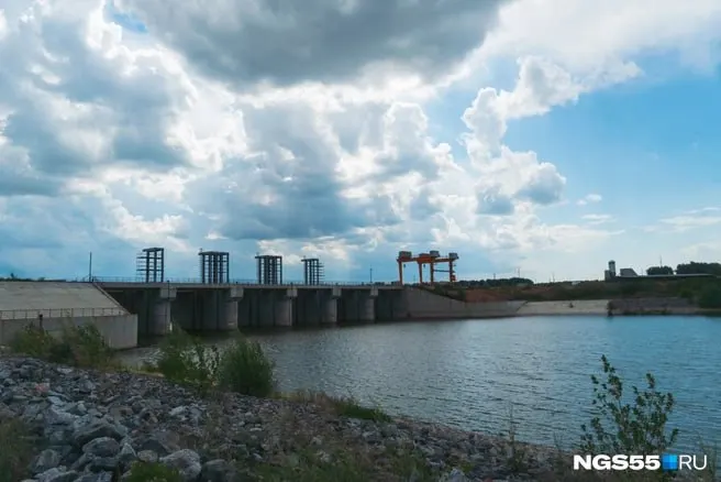 Прокуратура требует от ООО «МежРегионСтрой» вернуть аванс в 1,6 млрд рублей: работы на гидроузле заморожены, компания объявила о процедуре банкротства.