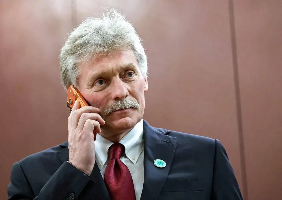 Пресс‑секретарь президента сообщил, что переговоры с мессенджером ведутся, но пока нет большой активности со стороны сервиса; ограничения и замедления в России действуют с 2025 года.