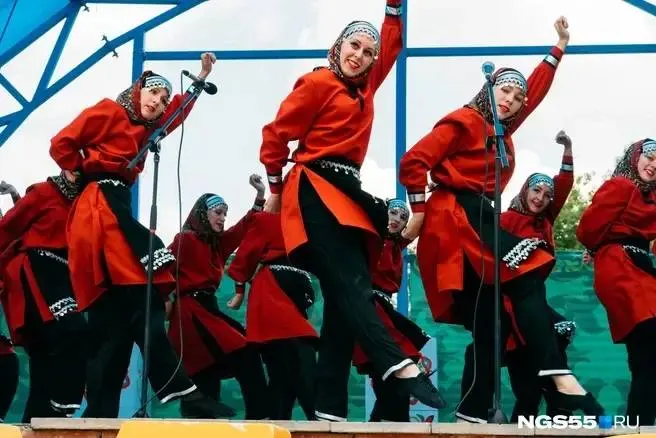 Бюджетное учреждение культуры организует проживание и трёхразовое питание для 550 участников с 16 по 19 июля; на это выделено 9,7 млн рублей, подготовят 350 гостиничных номеров.