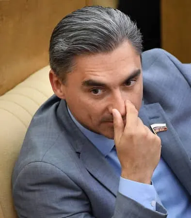 Депутат заявил, что мессенджер может избежать блокировки, если зарегистрирует представительство в РФ, перенесёт хранение данных на территорию страны и начнёт сотрудничать со спецслужбами; россиянам рекомендовали воздержаться от финансовых операций внутри платформы.