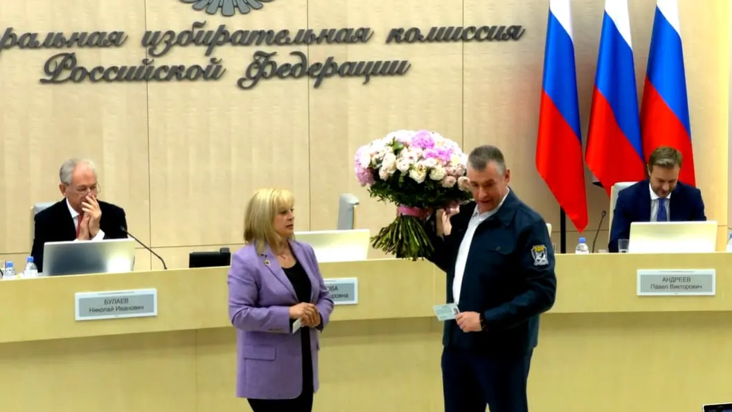 На заседании комиссия зарегистрировала список ЛДПР, внесла изменения в одномандатные списки «Справедливой России», сформировала ТИК ДЭГ, утвердила порядок голосования за рубежом и методические рекомендации для голосования военнослужащих, а также утвердила дополнительное финансирование для ГАС «Выборы».