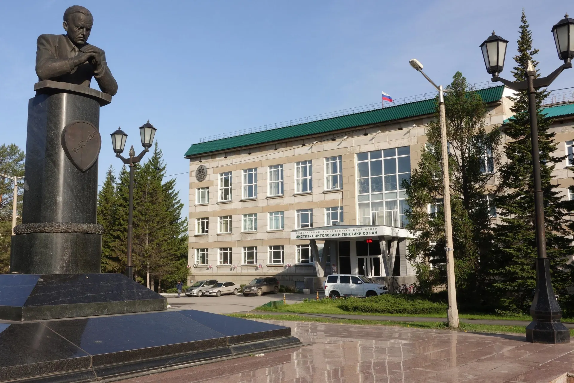 Закон №43‑ФЗ и сопутствующее постановление ужесточают передачу генетической информации за рубеж. Ученые предупреждают о рисках для публикаций, международного сотрудничества и уголовной ответственности.