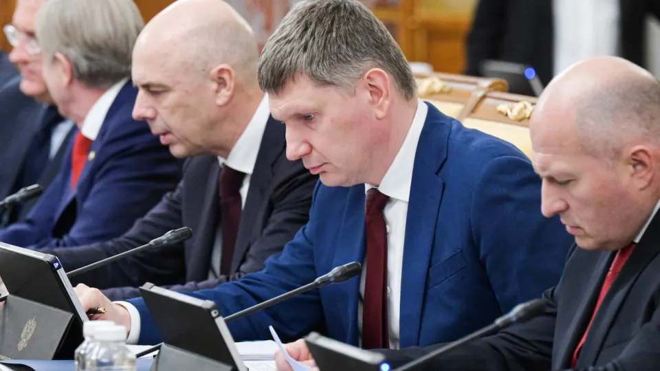 Минэкономразвития зафиксировало рост ВВП в январе–мае всего на 0,2%. Экономика всё сильнее сегментируется: Москва растёт, а значительная часть регионов и отраслей скатывается в рецессию.