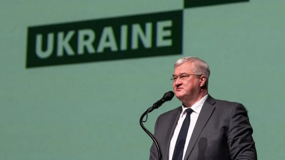 Глава МИД Украины назвал заявление президента Казахстана реалистичным и призвал усилить давление на Москву для достижения мира; в Кремле отвергли идею «заморозки» конфликта.