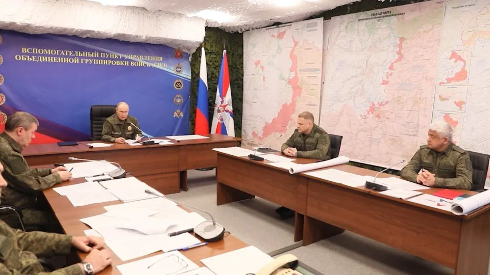 Во время совещания с военными президент потребовал анализа участия зарубежных союзников Украины в реальных боевых действиях и отдал распоряжение о продолжении ударов по объектам, обеспечивающим функционирование военного потенциала Украины.