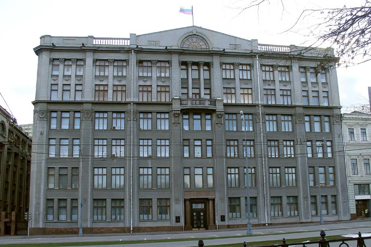 По указанию администрации президента подконтрольные СМИ получили рекомендацию не публиковать фото и видео с последствиями ударов ВСУ по российской территории и сместить акцент на демонстрацию результатов российских ударов по Украине, сообщают источники.