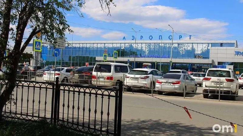 Утром 24 августа пассажиры Омска столкнулись со значительными изменениями в расписании — задержаны рейсы в Сочи, Москву и другие направления.