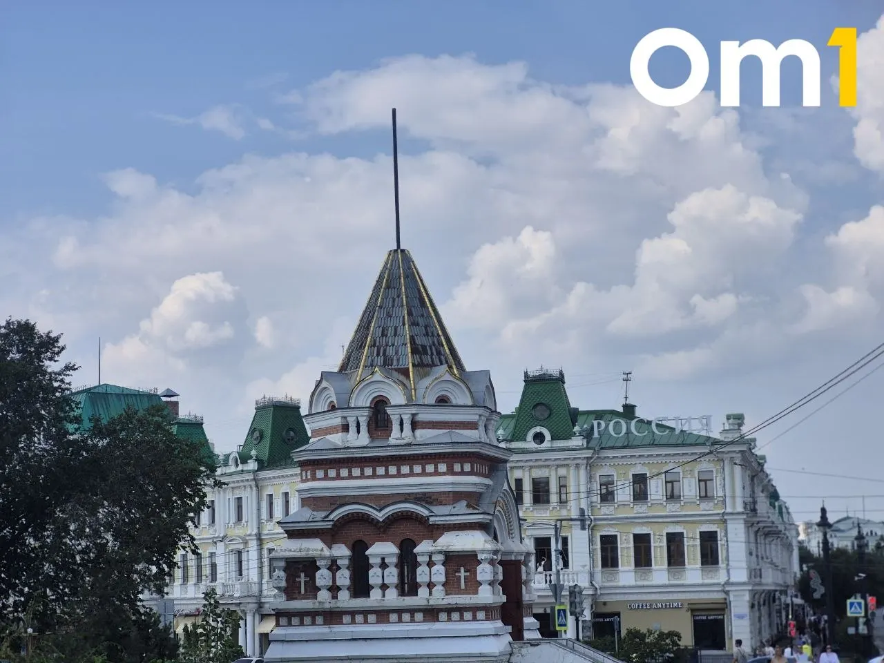 На Серафимо-Алексеевской часовне в Омске сняли купол и крест. Верхняя часть конструкции демонтирована, работы, по предварительным данным, связаны с реставрацией; официальных комментариев пока нет.